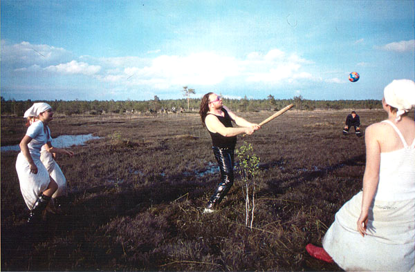 Swamp baseball at The Aesthetics of Bogland/suopesis suon estetiikkakonferenssissa 1998