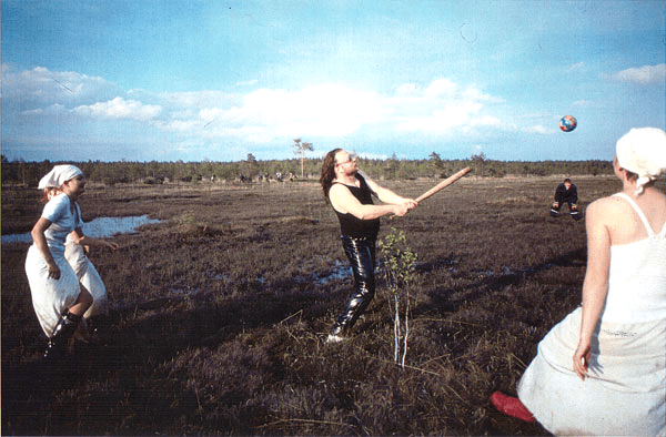 Swamp baseball at The Aesthetics of Bogland/suopesis suon estetiikkakonferenssissa 1998